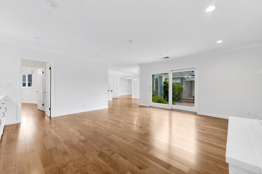 Building Photo - 4722 Forman Ave