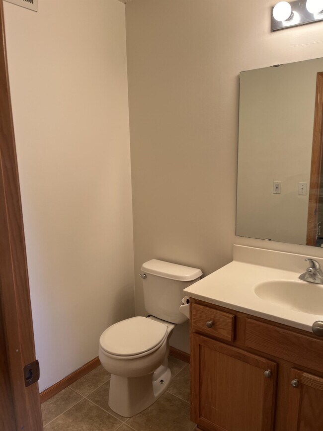 Building Photo - 9141 Leaf Cir