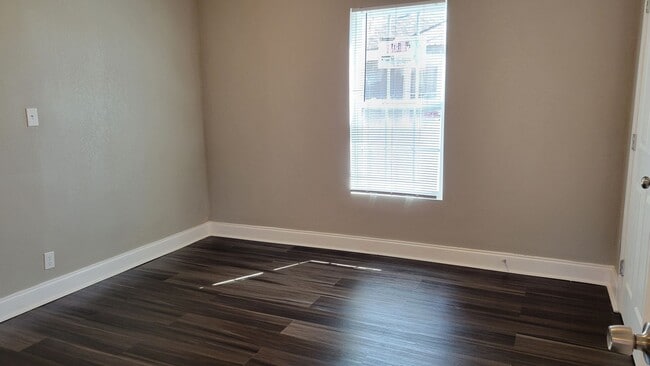 Building Photo - Totally Updated 3/1/2 A MUST SEE! Available July 2026