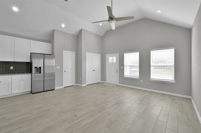 Building Photo - 16732 E Juneau St