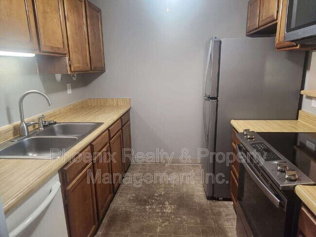 Building Photo - 1900 Chalcis Dr