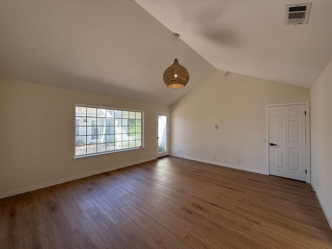 Building Photo - Beautifully Updated Single Story Custom Ho...
