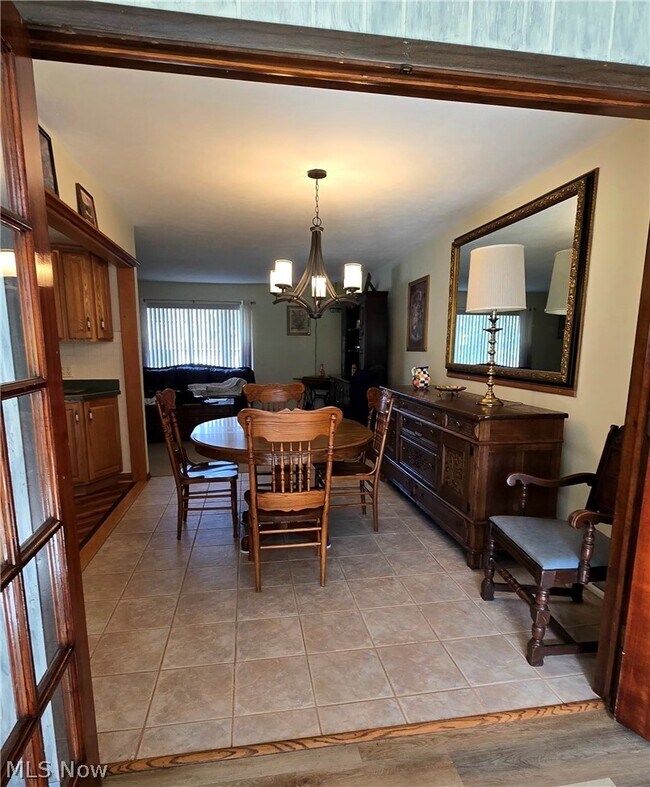 Building Photo - 2319 Green Acres Dr