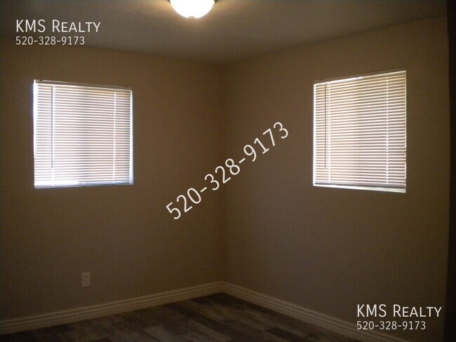Building Photo - 2321 S Layton Pl