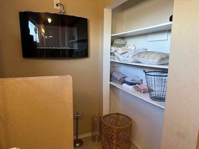 Building Photo - 6380 Green Meadow Dr