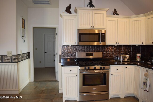 Building Photo - 245 Blue Valley Rd