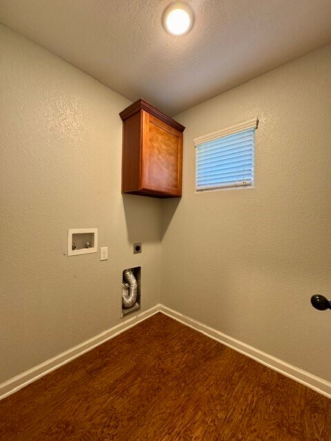 Building Photo - 306 Lion Dr N