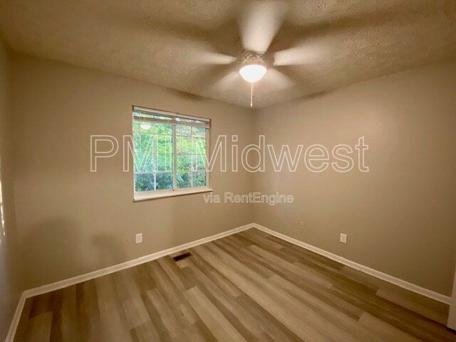 Building Photo - 1542 Creekside Ln