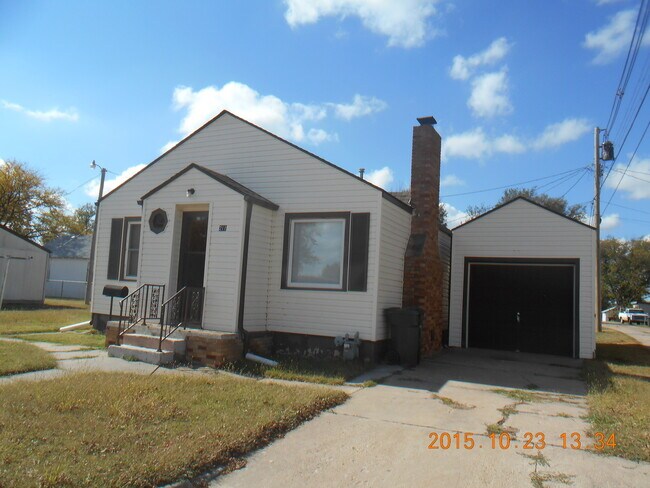 Building Photo - 211 N Maple St