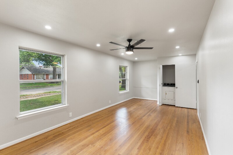 Building Photo - 1202 Spruce Dr