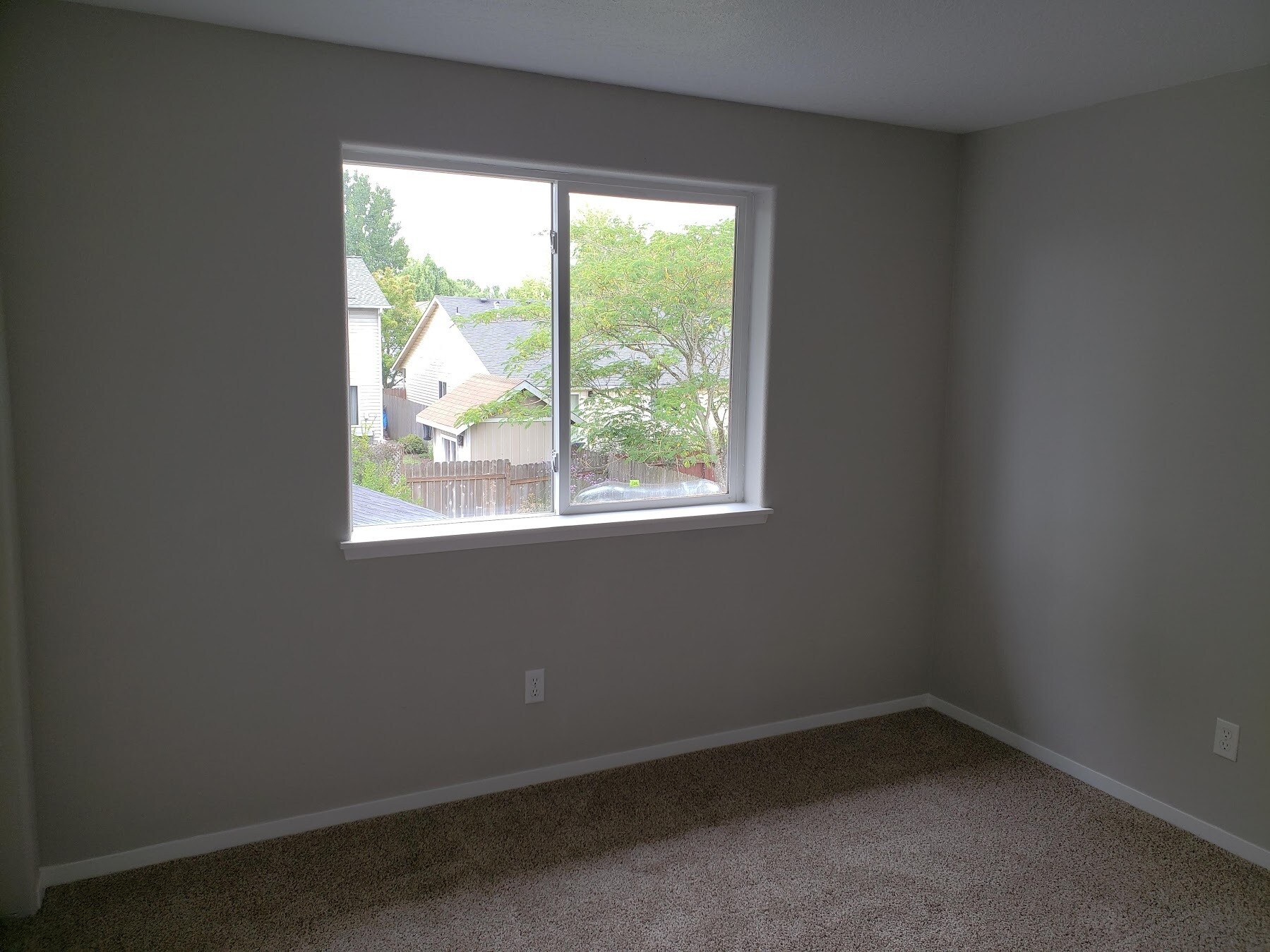 Bedroom (#4) - 770 Hyacinth St