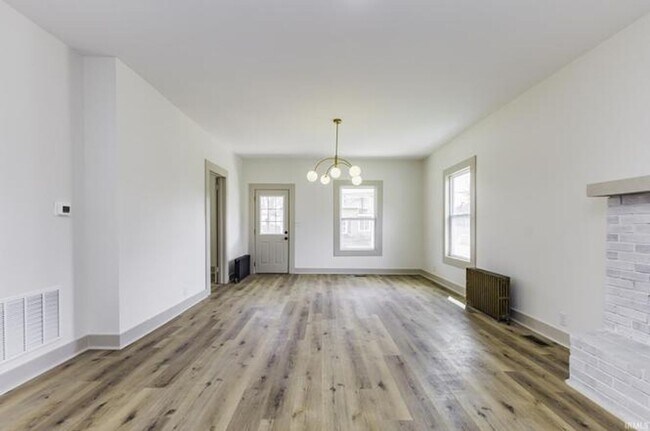 Building Photo - 400 E Highland Ave