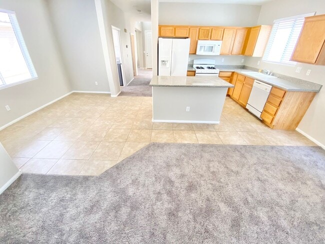 Building Photo - BEAUTIFUL 3 BEDROOMS 2.5 BATHS 2 STORY SINGLE FAMILY HOME WITH 2 CAR GARAGE