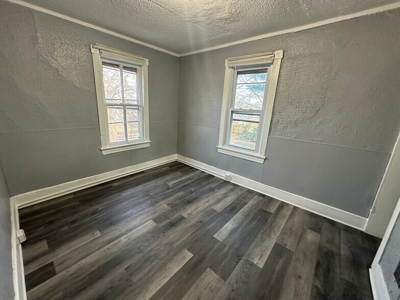 Building Photo - 223 S 3rd St