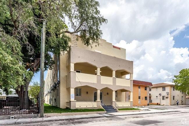 Building Photo - Creative Lifestyle Realty Apartments