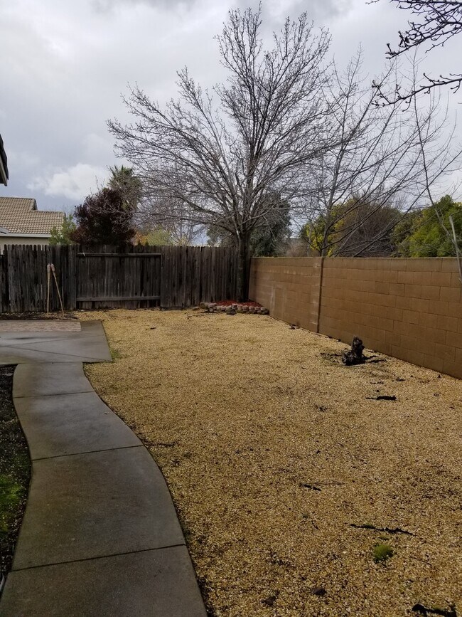 Building Photo - VERY CUTE 3BD/2BTH SINGLE FAMILY IN NORTH LINCOLN