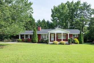 Building Photo - 245 Brook Dr