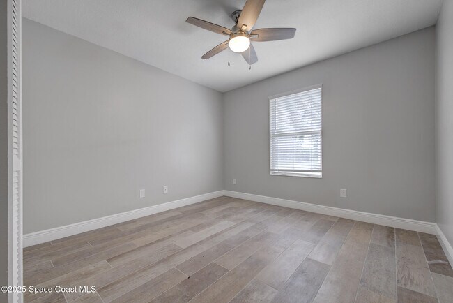 Building Photo - 1325 California Dr