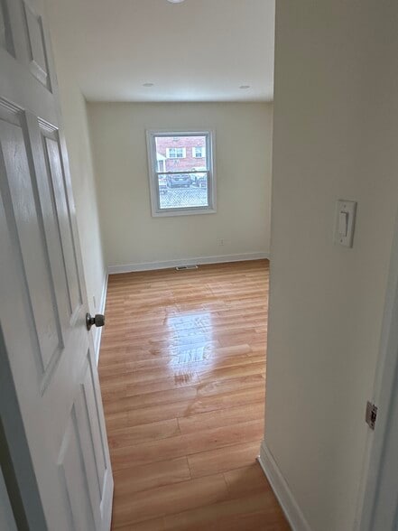 Building Photo - 1031 Lawnton Ter