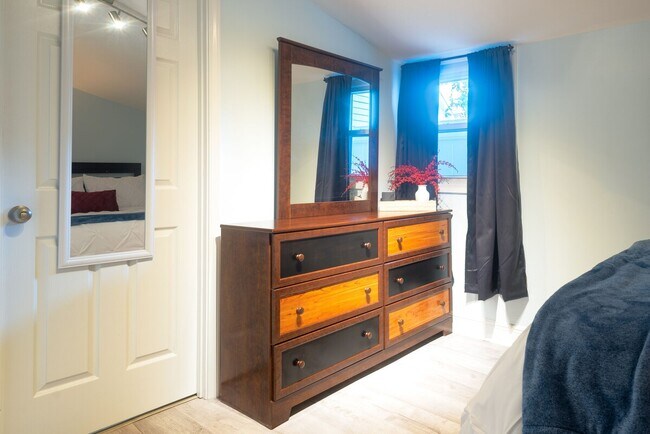 Building Photo - 4010 Laurel St