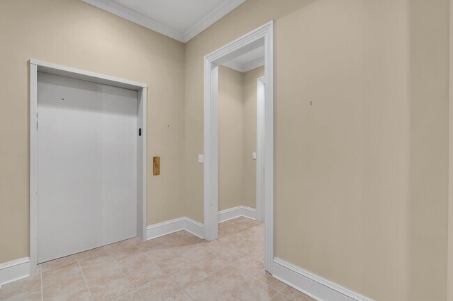 Building Photo - 1021 Oval Rd