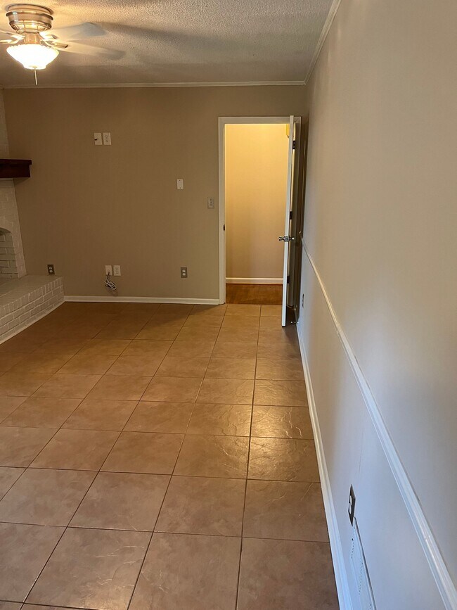 Building Photo - 650 Dogwood Trail