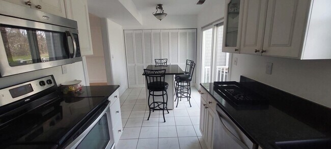 Building Photo - 442 Dana Farms