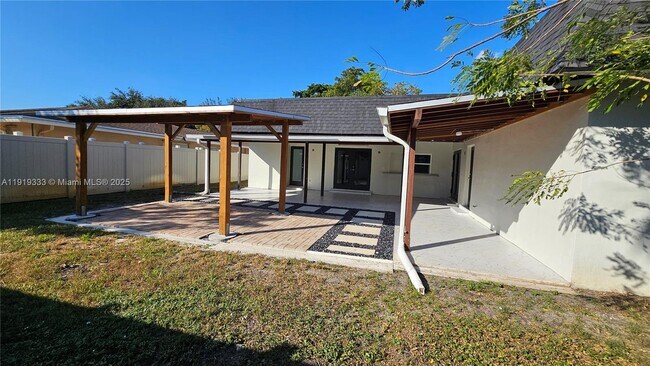 Building Photo - 8004 SW 29th St