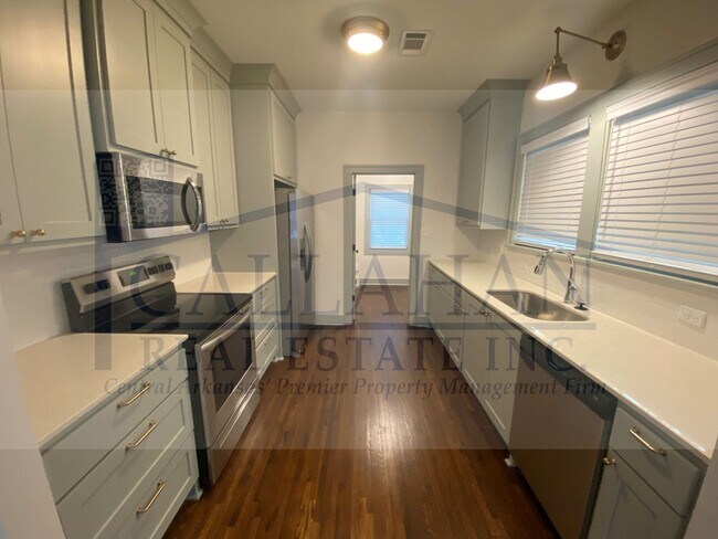 Building Photo - Hillcrest 2 Bedroom Bungalow