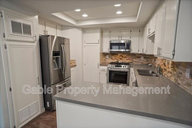 Building Photo - 18716 Vista Del Canon