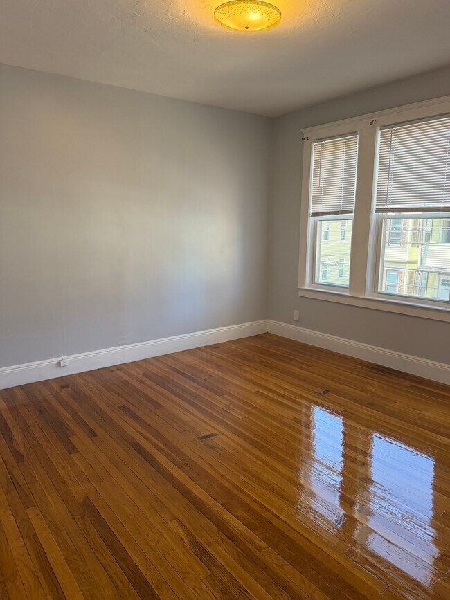 Building Photo - 120 Capen St