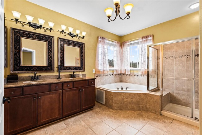 Building Photo - 3 Bed 3 Bath in 55+ Four Seasons Dumfries, VA