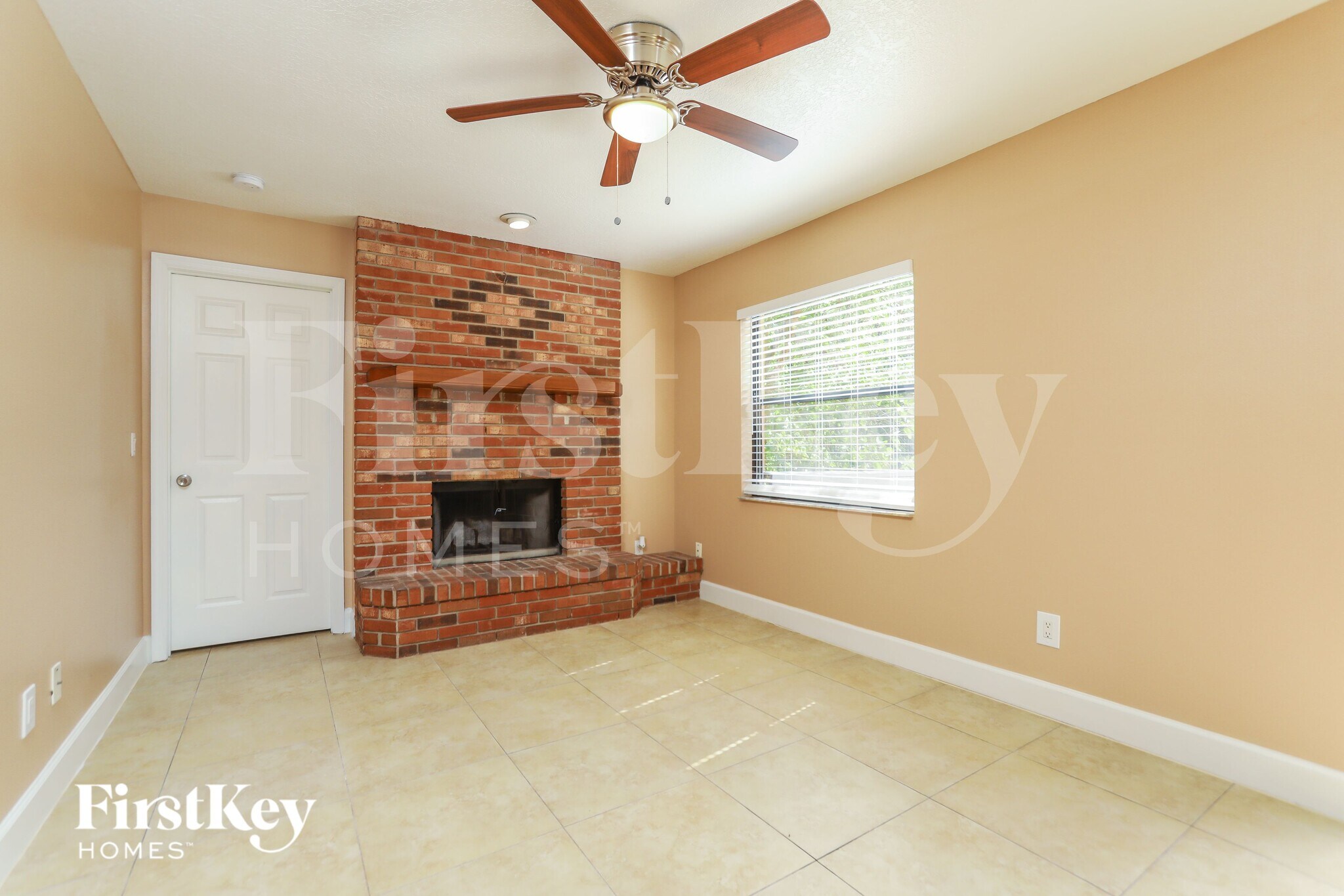 Building Photo - 988 Glenview Cir