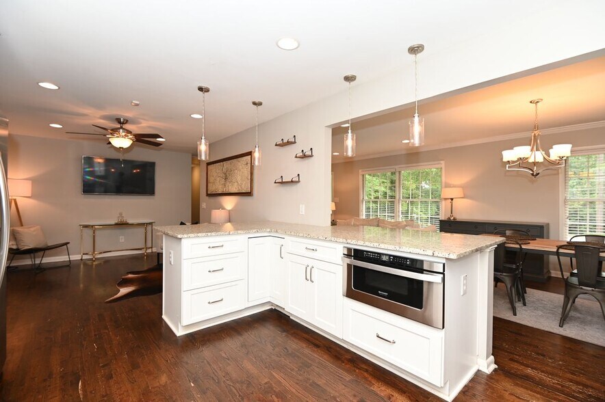 Building Photo - 2260 Pinecliff Dr NE
