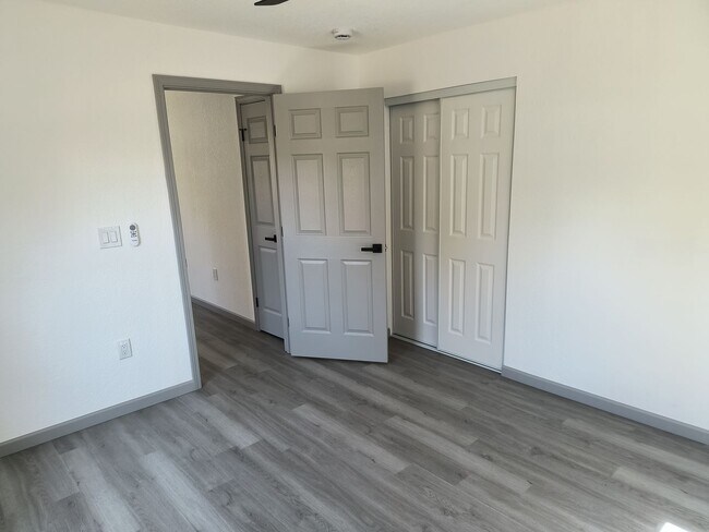 Building Photo - Newly Remodeled 3 Bedroom 1 1/2 Bath Home