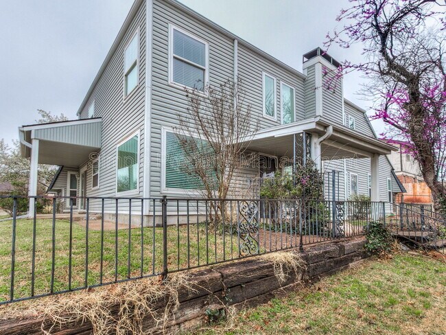 Building Photo - 10824 Admiral Dr
