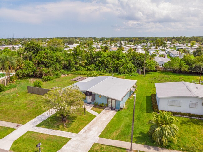 Building Photo - 170 Banyan Dr