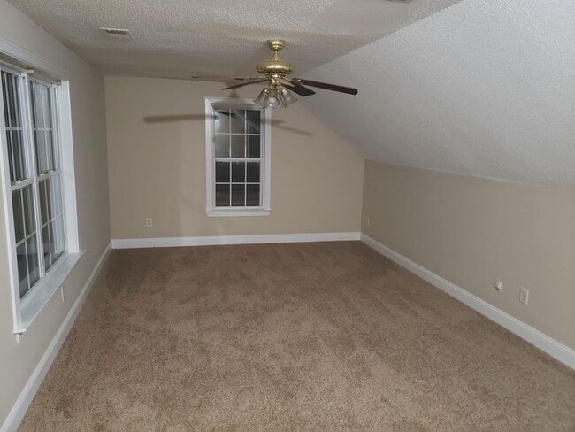 Building Photo - Charming 3 bed 2.5 bath Home in Huntersville!