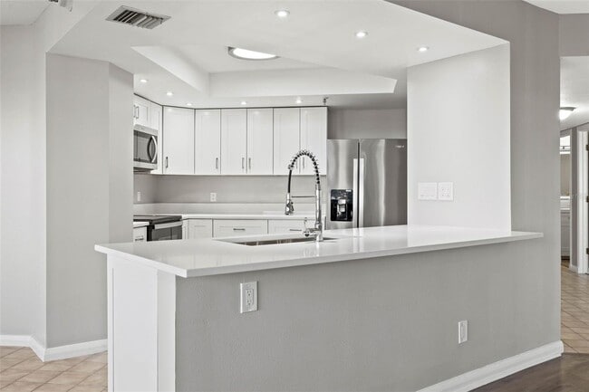 Building Photo - 5950 Pelican Bay Plaza S