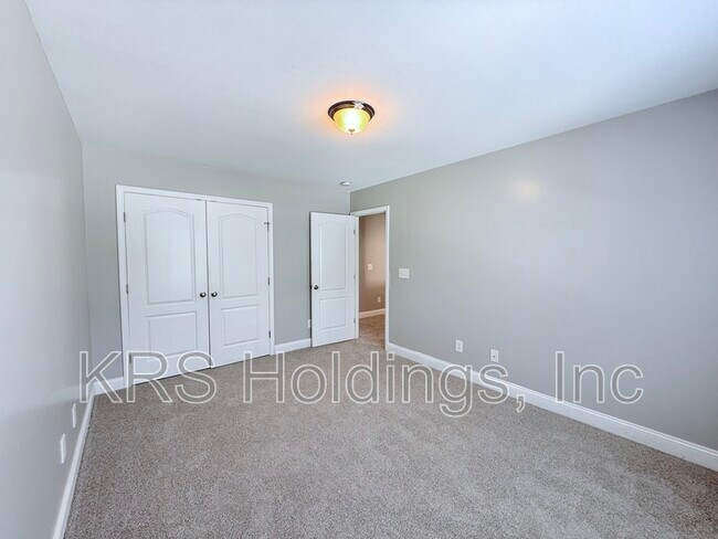 Building Photo - 5810 Spring Glen Lane