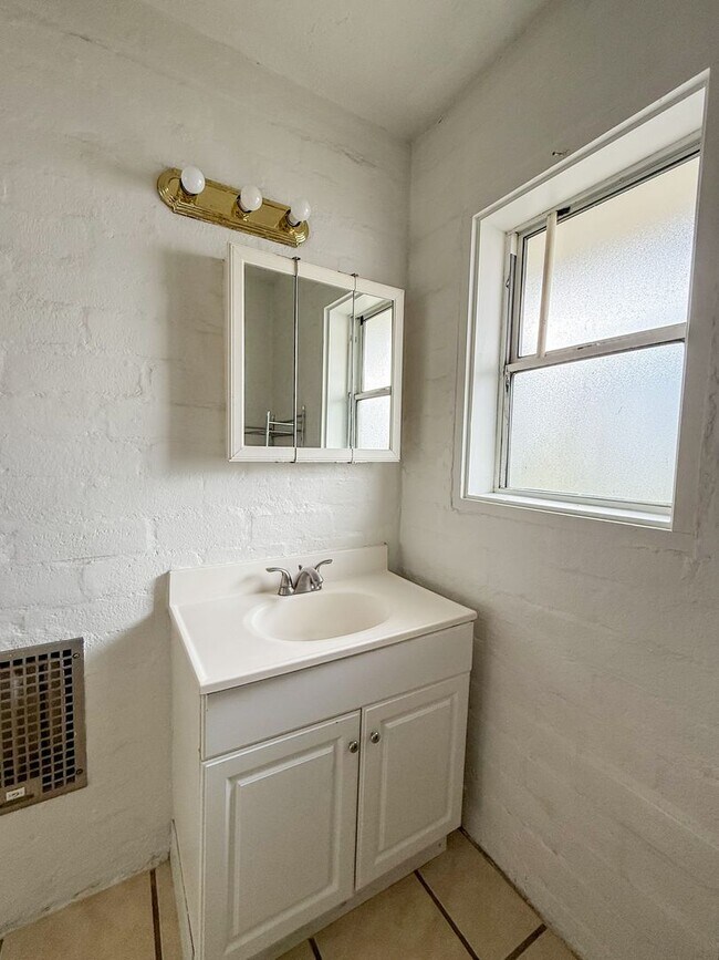 Building Photo - 73544 Cedar Dr