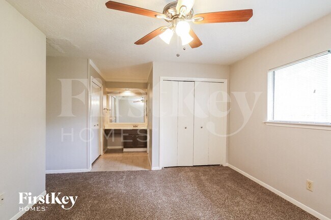 Building Photo - 3618 Village Grove Dr