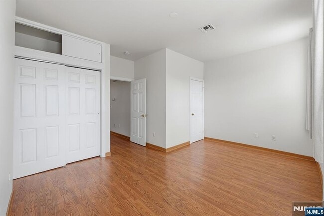 Building Photo - 394 Woodlawn Ave