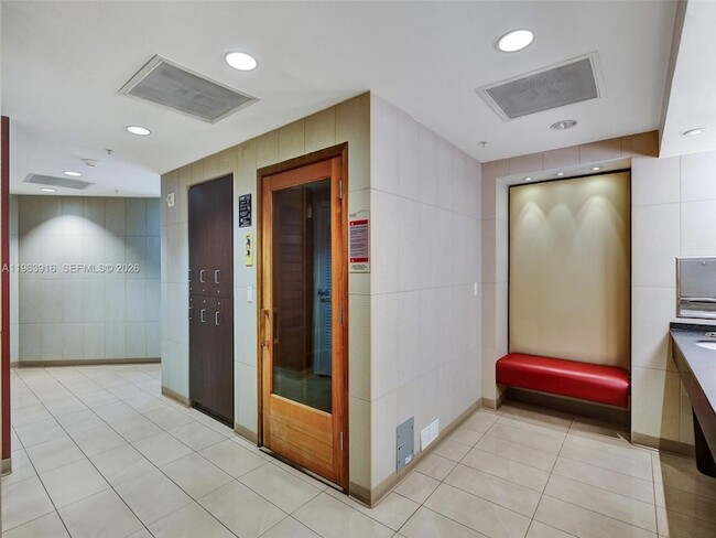 Building Photo - 300 S Biscayne Blvd