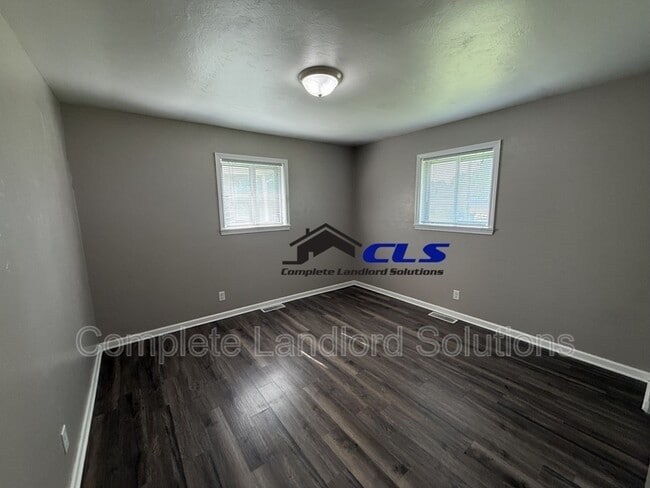 Building Photo - 2906 E Haythorne Ave