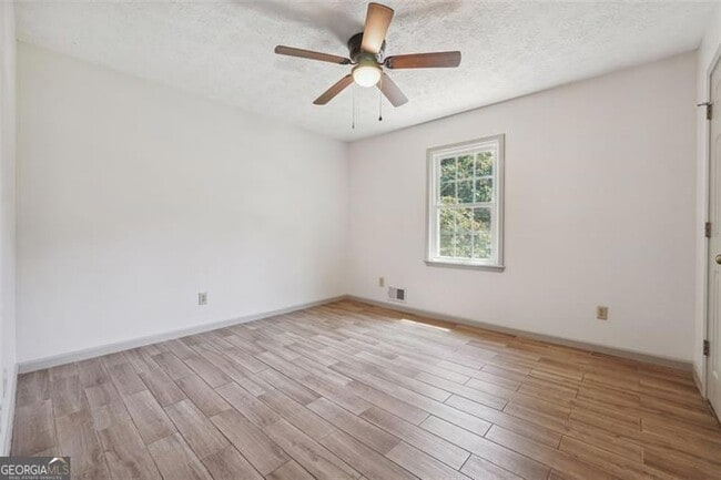 Building Photo - 1532 Daniel Ln