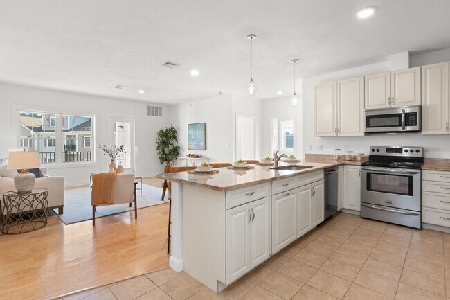 Building Photo - Danvers Updated 3 Bed 2 Bath | Top Floor Condo | Avail Now