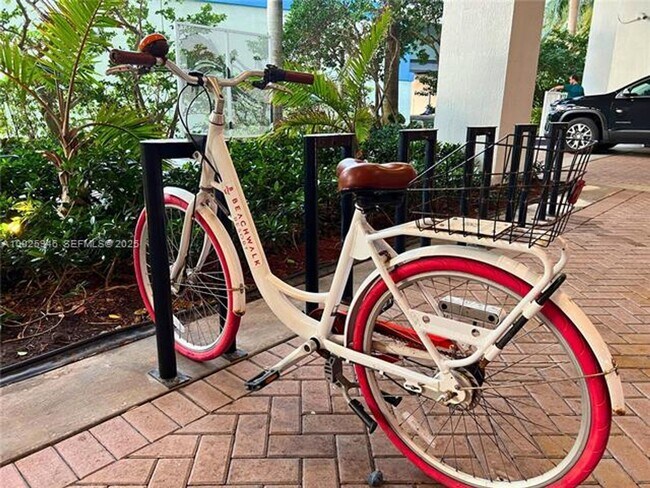 Building Photo - 2602 E Hallandale Beach Blvd