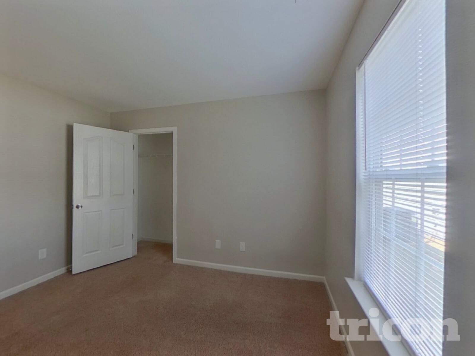 Building Photo - 2856 Oasis Ln