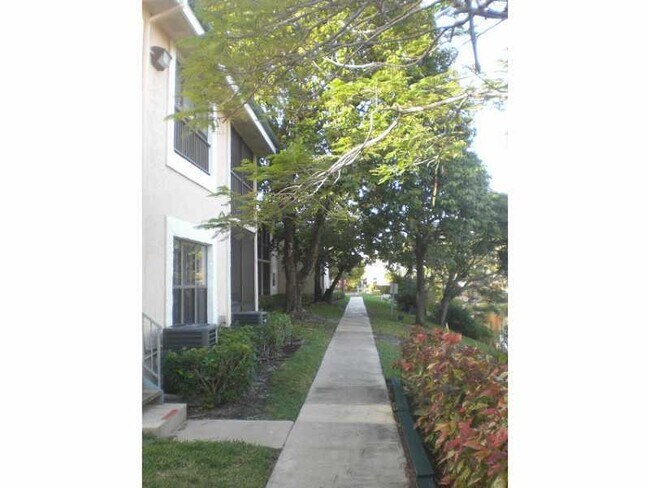 Building Photo - 1 Bedroom in a Beautiful Neighborhood in Sunrise, FL